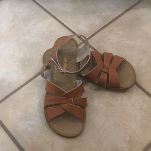 Brown SaltWater sandals size 5 fit a US size 7